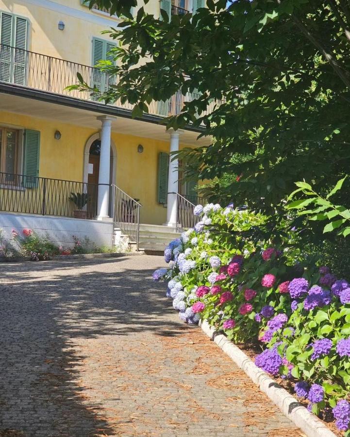 L'Ortensia Della Villa Isabella, Camera Con Vista Lago, Balcone Sul Parco E Bagno Esclusivo All'Esterno Della Camera Stresa Exterior foto